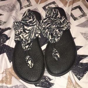 Size 10 Sanuk Sandals